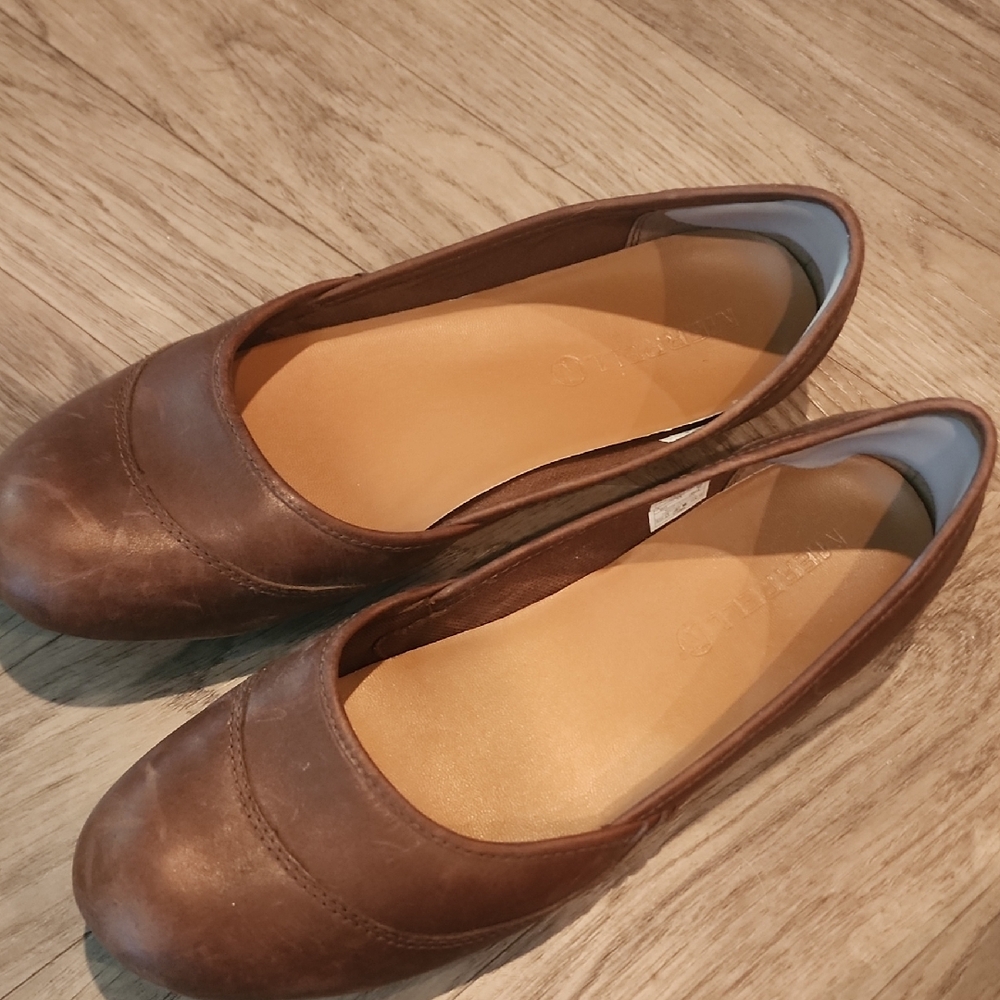 Size 9 Merrell Brown Leather Women's Flats